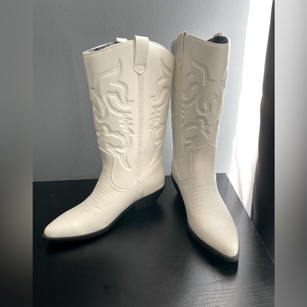 White Fashion Cowgirl Boots - Picture 5 of 5